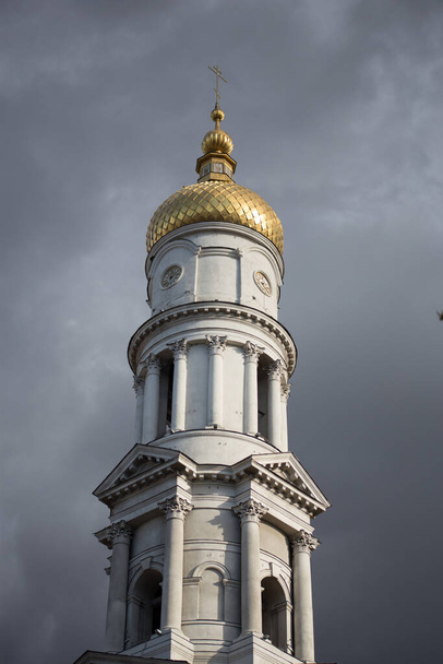Cathédrale de Dormition dans le centre de Kharkiv - Photo, image