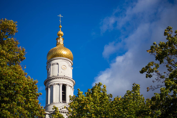 Cathédrale de Dormition dans le centre de Kharkiv - Photo, image