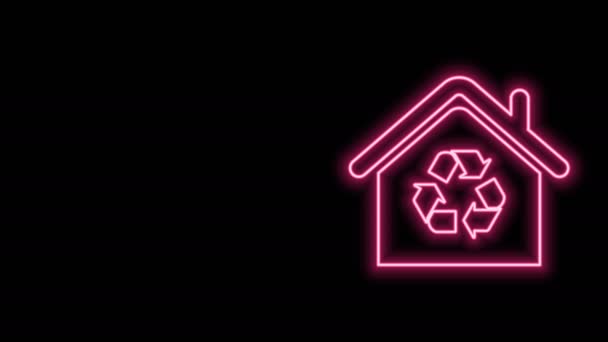 Hehkuva neon line Eco House kierrätys symboli kuvake eristetty mustalla pohjalla. Ekologia kotiin kierrättää nuolia. 4K Video motion graafinen animaatio - Materiaali, video