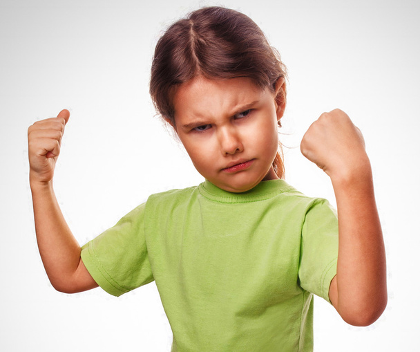 rozzlobený zlá dívka ukazuje pěsti hněv a emoce - Fotografie, Obrázek