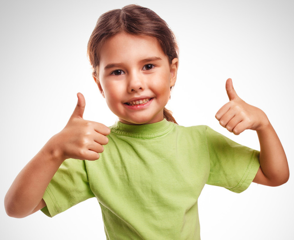 Дитяча дівчинка підняла великі пальці вгору ізольований усміхнений символ вказує
 - Фото, зображення
