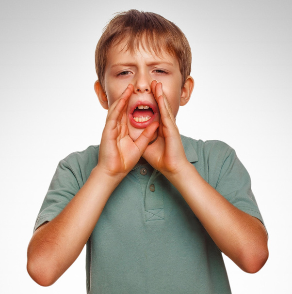 chico adolescente niños llamando gritos abrió su boca aislado
 - Foto, Imagen