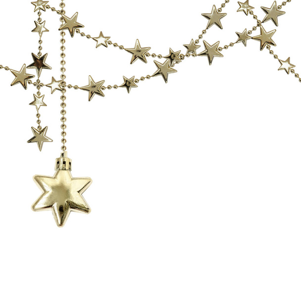 Girlandy świąteczne z gwiazdami i koralikami odizolowane na białym tle na wakacje - Zdjęcie, obraz