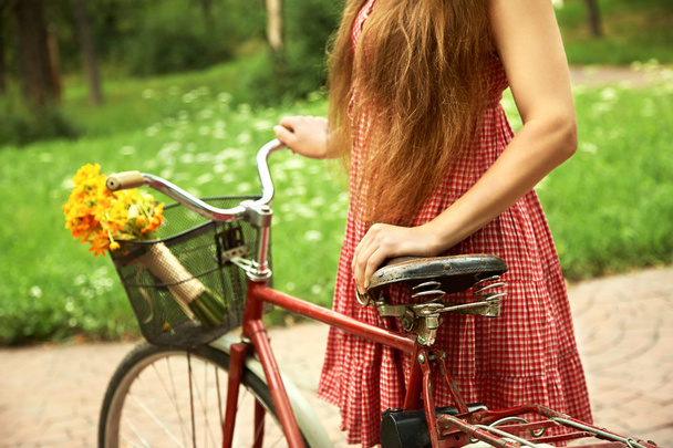 kadın ve Bisiklet - Fotoğraf, Görsel