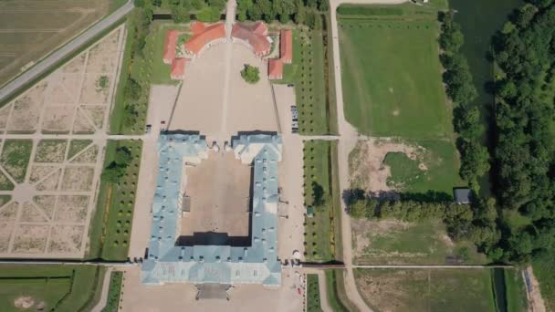 Gyönyörű panoráma légi 4K videó repülő drón a Rundale (Rundle) palota és a kertek, épült a 18. században. Rundale, Zemgale, Lettország (sorozat)) - Felvétel, videó