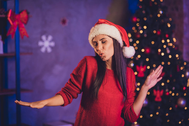 Photo portrait of active woman dancing wearing santa hat indoors - Foto, Bild