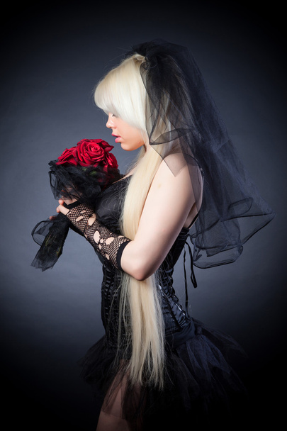 Portrait of a woman in black with flowers - Fotografie, Obrázek