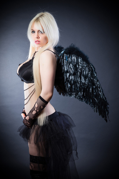 Lond female with black wings - Фото, зображення