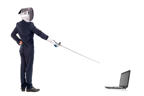 Maschio schermidore uomo d'affari, pronto per un duello isolato su sfondo bianco - Foto, immagini