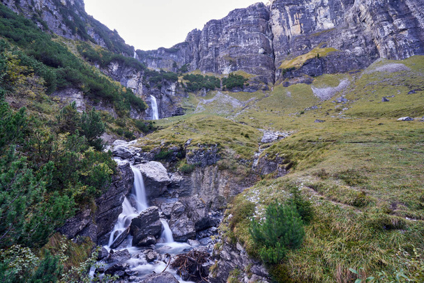 İsviçre Alpleri Graubuenden Dağ Sahnesi Şelaleleri Lag da Pigniu - Fotoğraf, Görsel
