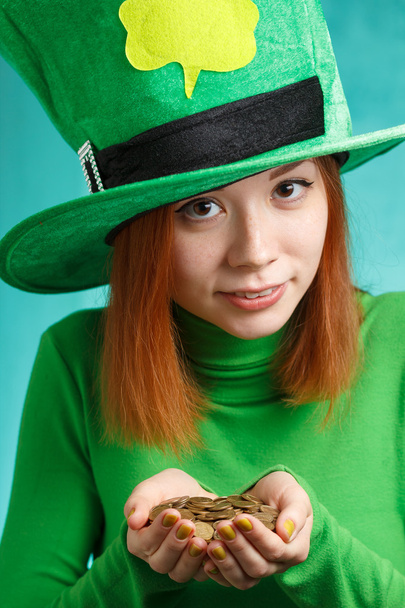 Punaiset hiukset tyttö Pyhän Patrickin päivä menninkäinen osapuoli hattu g
 - Valokuva, kuva