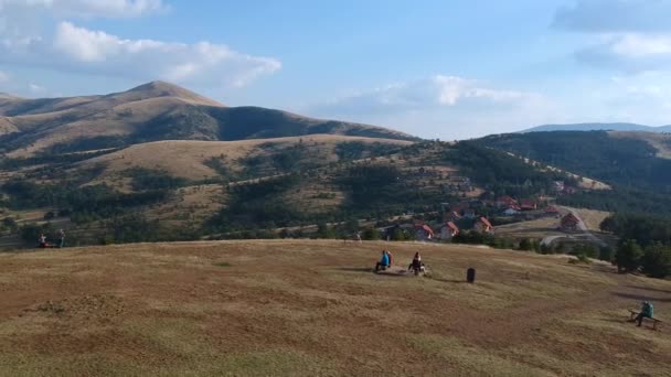 Vue Aérienne Magnifique Montagne De Zlatibor, Serbie. Révélation du monument de l'Obélisque - Séquence, vidéo