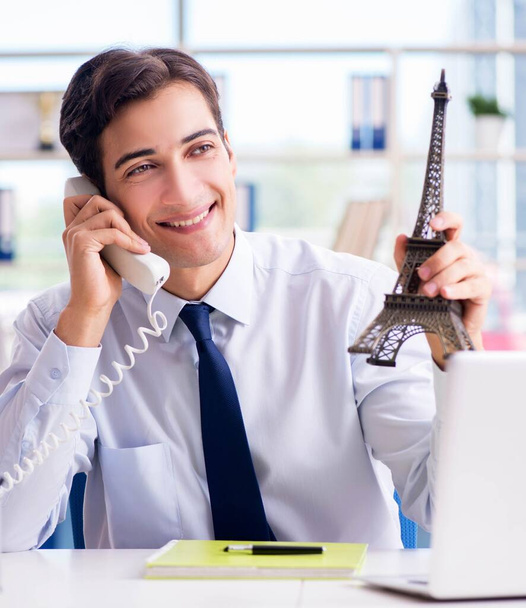 Sales agent working in travel agency - Photo, Image