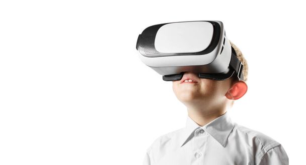 child in virtual reality mask - Φωτογραφία, εικόνα