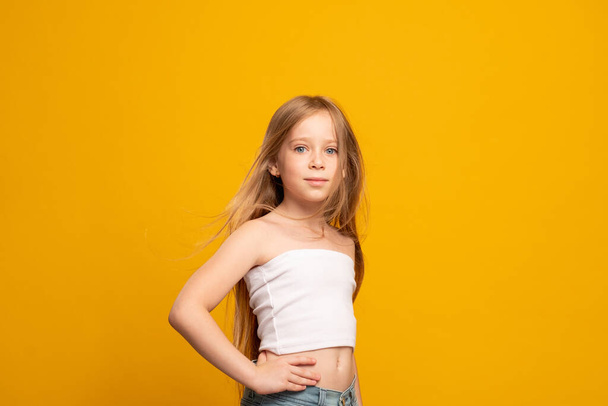 kid fashion casual summer look child lifestyle - Foto, afbeelding
