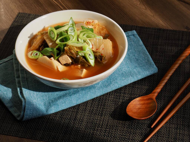 韓国の伝統料理キムチ豆腐ポテトスープ - 写真・画像