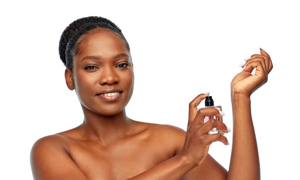 young african american woman with perfume - Фото, зображення