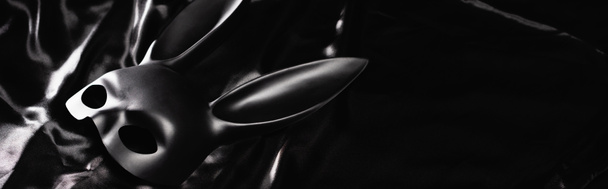 Fekete nyuszi maszk szatén ágynemű, banner  - Fotó, kép