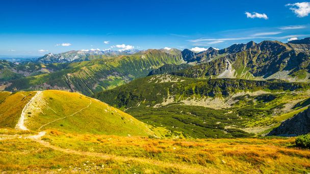 Krajobraz górski na terenie Tatrzańskiego Parku Narodowego, Słowacja, Europa. - Zdjęcie, obraz
