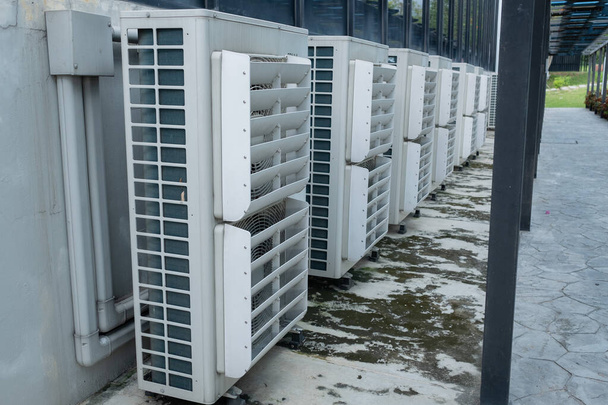 teollisuuden ilmastointilaite maassa - Valokuva, kuva