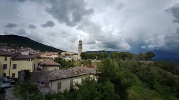 Bardi Kalesi Parma İtalya Kule 'den panoramik manzara. Yüksek kalite 4k görüntü - Video, Çekim