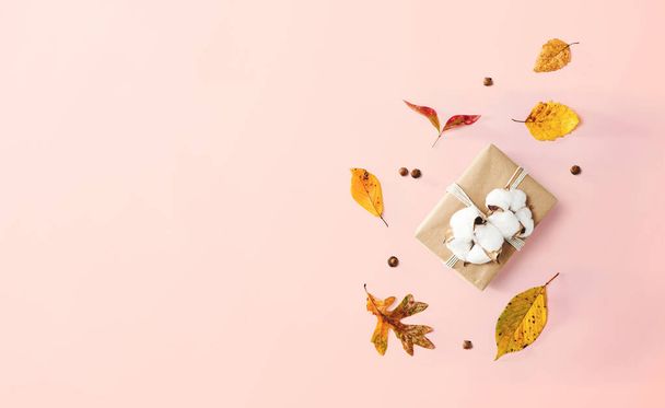 Gift box with autumn theme - Foto, Bild