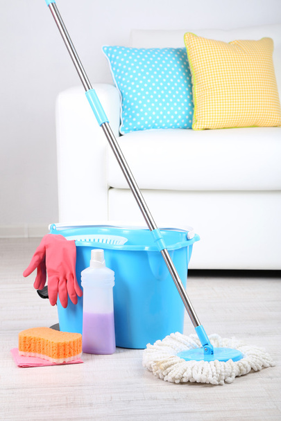 Floor mop and bucket for washing in room - Zdjęcie, obraz