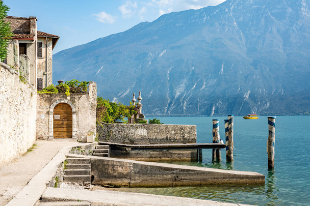 Gyönyörű festői táj Limone del Garda, Garda-tó, Olaszország - Fotó, kép