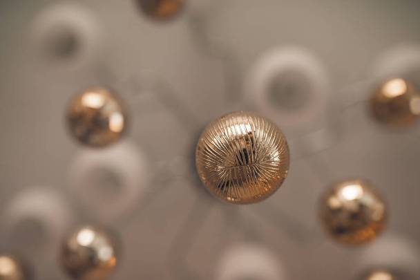 kerstversiering ballen vliegen - Foto, afbeelding