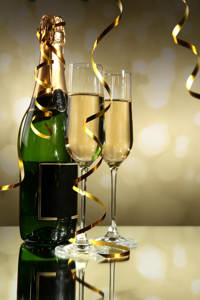 Glasses and bottle of champagne on light background - Foto, Bild
