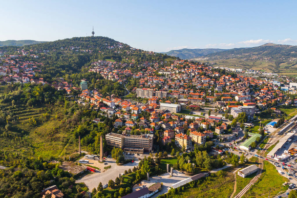 Saraybosna 'nın en tepeden panoramik manzarası. Bosna-Hersek - Fotoğraf, Görsel