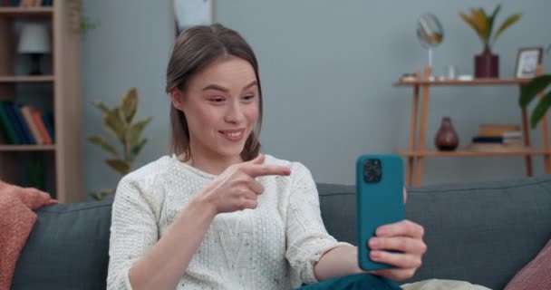 Woman having video call and saying with sign language Hello, how are you Female cheerful person smiling and using smartphone for communication. Concept of hear loss, deaf disability. - Záběry, video