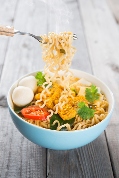 Fresh hot spicy curry instant noodles - Fotografie, Obrázek