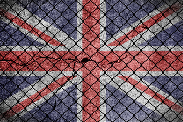 Drapeau de la Grande-Bretagne et une clôture à la frontière - Photo, image