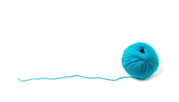 Ball of yarn on white background - Foto, afbeelding