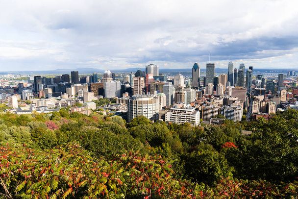Πανοραμική θέα του Μόντρεαλ, Καναδάς. Από το Mont Royal. - Φωτογραφία, εικόνα