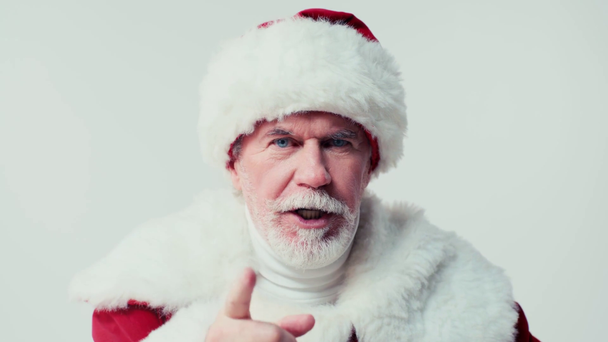 vakava joulupukki puhuu ja heiluttaa sormea eristetty valkoinen - Materiaali, video