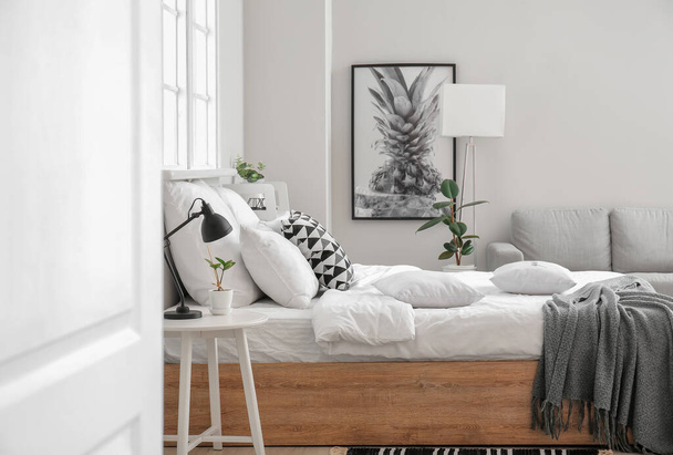 Интерьер современной стильной спальни - Фото, изображение