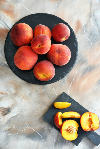 Sweet ripe peaches on color background - 写真・画像