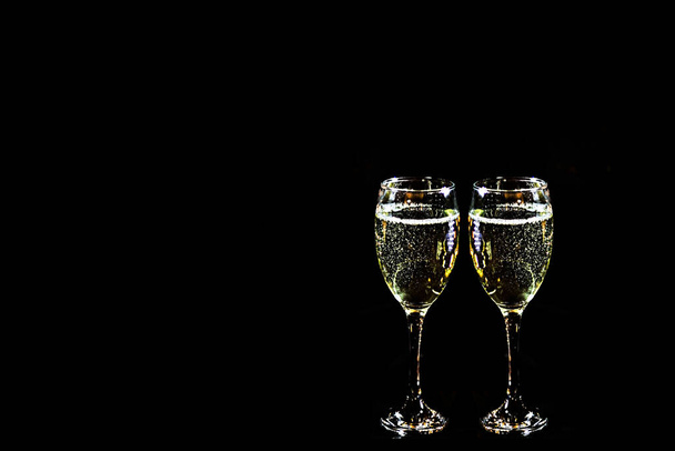 Fondo de Año Nuevo con dos copas de champán - Foto, Imagen