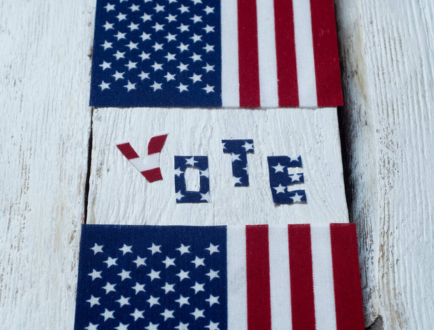 Választási szavazás az Egyesült Államokban. Politikai választások. Az amerikaiak választójoga. Amerikai zászlók és a választás napja. - Fotó, kép
