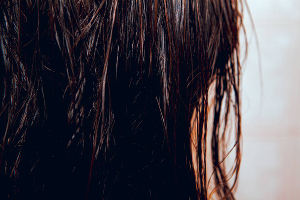 nedves női szőrszálak fürdés után - Fotó, kép