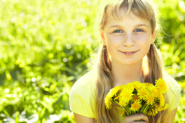 Teenager with dandelion bouquet - Zdjęcie, obraz