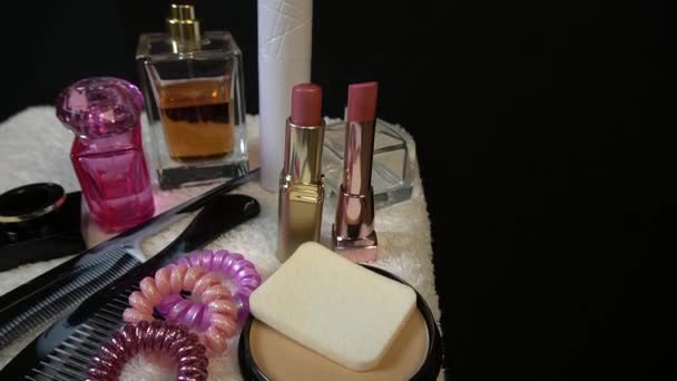 conjunto de cosméticos para mujeres para el aseo y la belleza - Metraje, vídeo