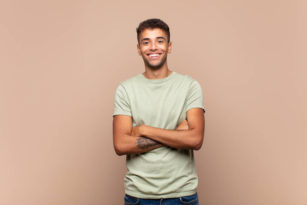  looking like a happy, proud and satisfied achiever smiling with arms crossed - Zdjęcie, obraz