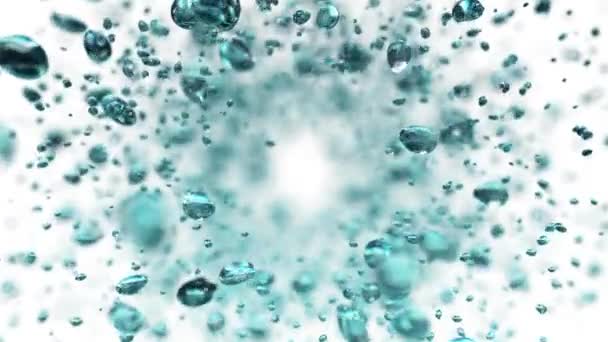 Explosie van waterdruppels in de camera in slow motion op een geïsoleerde witte achtergrond. - Video