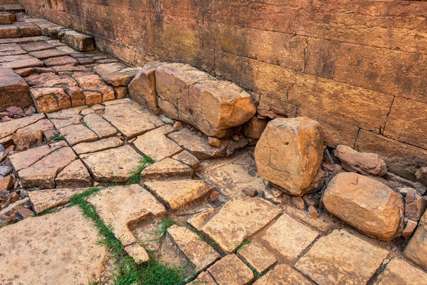 Kanalisationssystem im Großen Mondtempel von 700 v. Chr. in Yeha, Region Tigray. Das älteste stehende Bauwerk Äthiopiens und diente als Hauptstadt des voraksumitischen Königreichs. - Foto, Bild