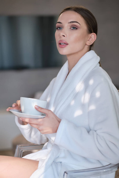 woman drinking morning coffee in her apartment - Foto, Bild
