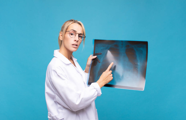 young pretty blonde woman with a bone scan. physician concetp - Foto, Bild