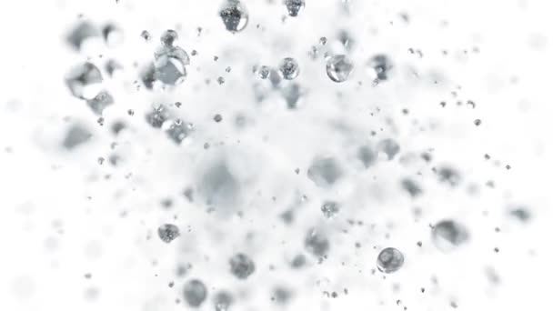 Explosie van waterdruppels in de camera in slow motion op een geïsoleerde witte achtergrond. - Video